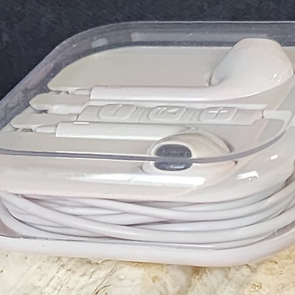 Mini Corded White In Ear Stereo Ear Buds - Picture 3 of 8